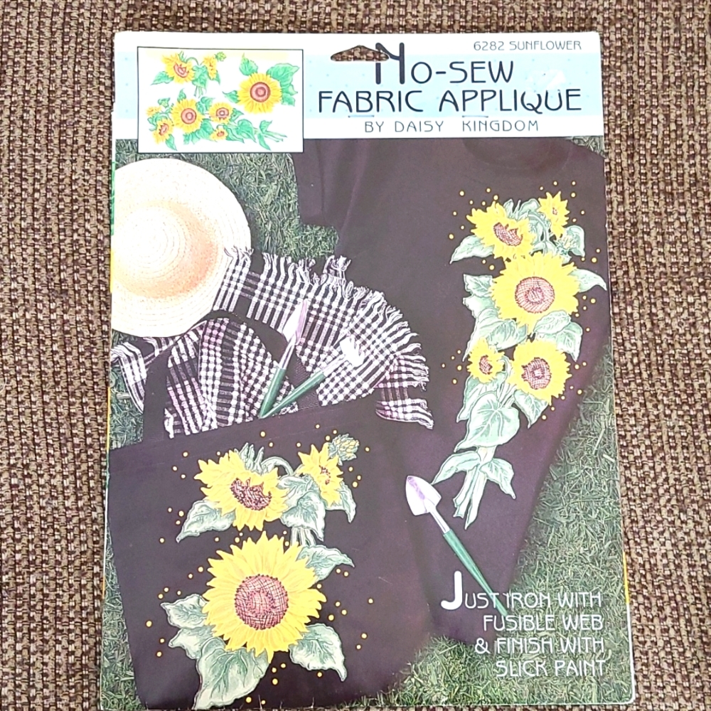 Daisy Kingdom No-Sew Fabric Applique,  Sunflower